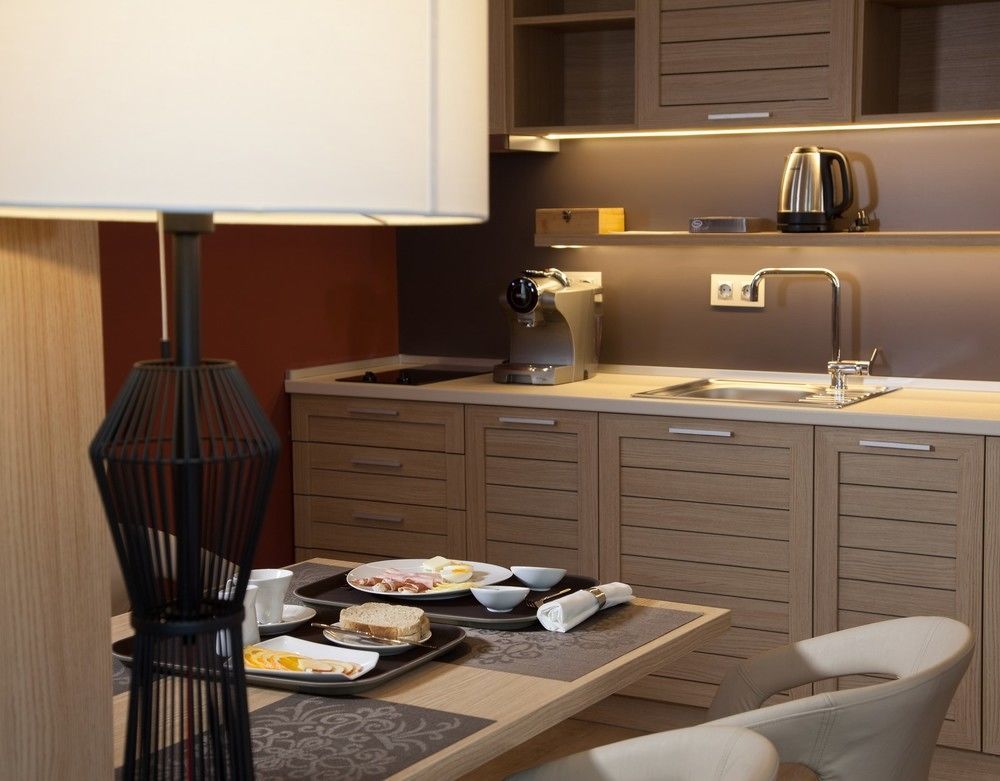 Amira Boutique Hotel Bansko Luaran gambar A kitchen in a hotel suite