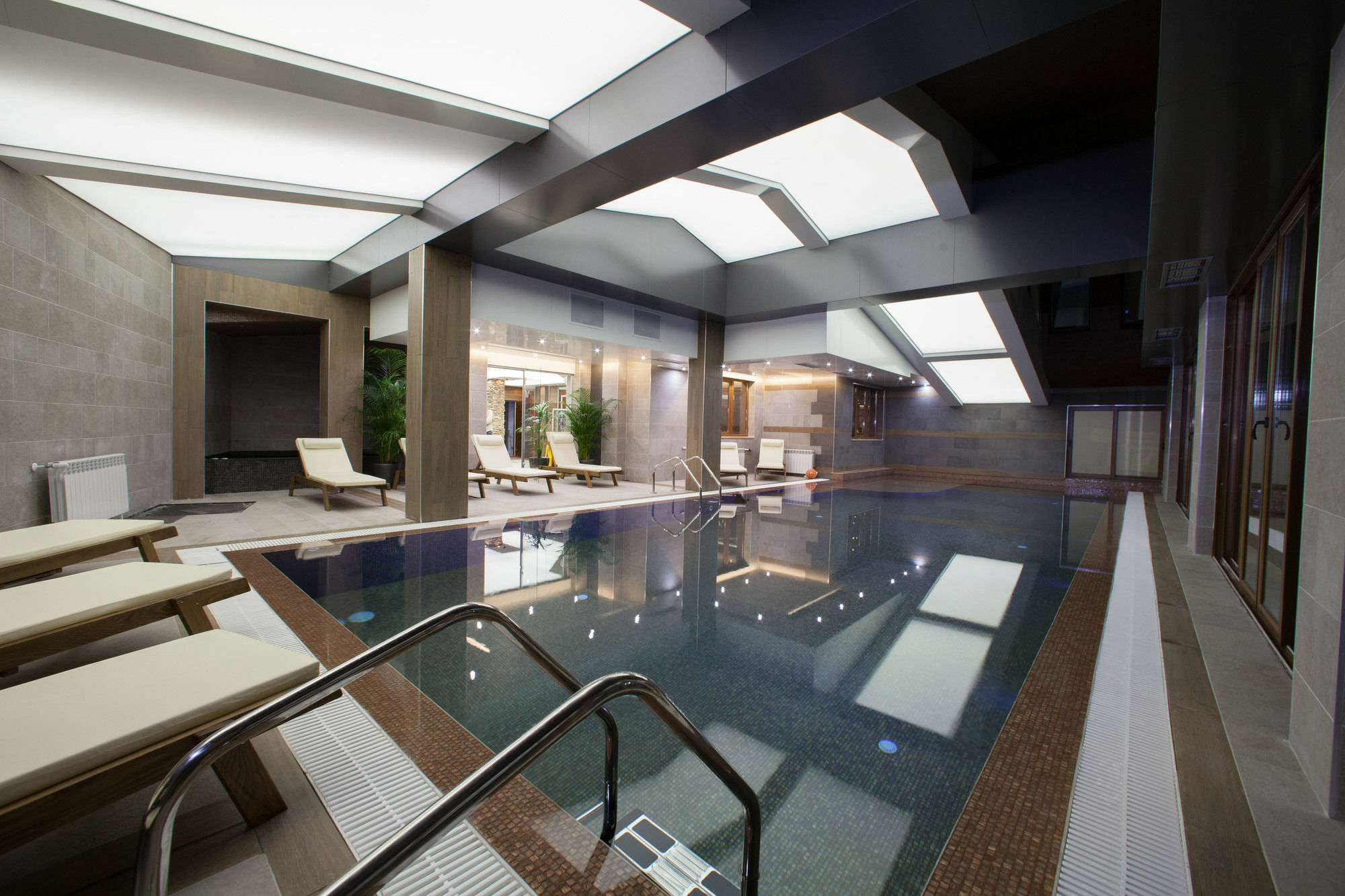 Amira Boutique Hotel Bansko Luaran gambar The pool at the hotel